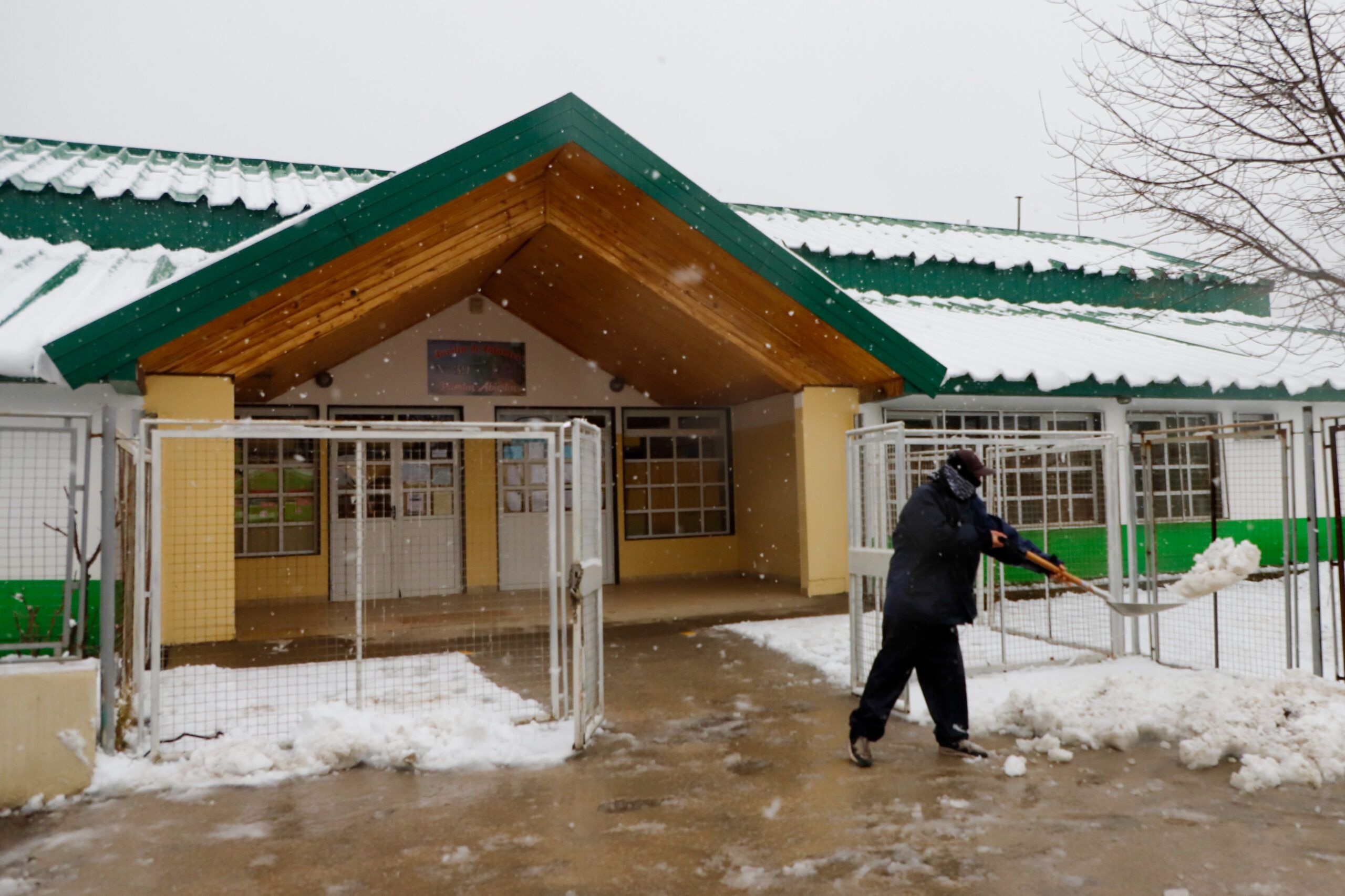 Bariloche: por las nevadas intensas suspendieron las clases presenciales