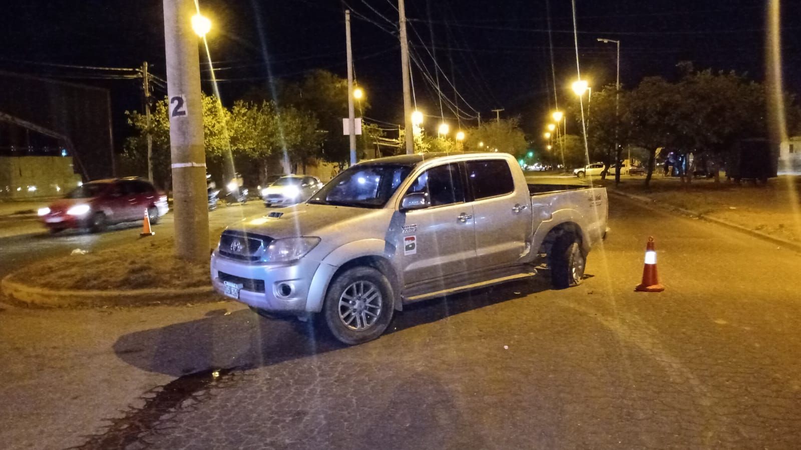 Violento choque entre auto y camioneta en la zona sur de la Capital