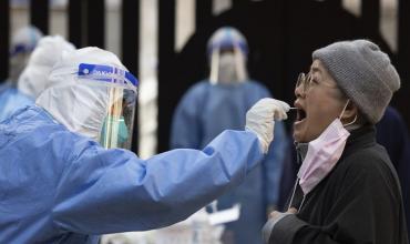 China: Informó un récord de casos diarios, la mayoría en la confinada Shanghai