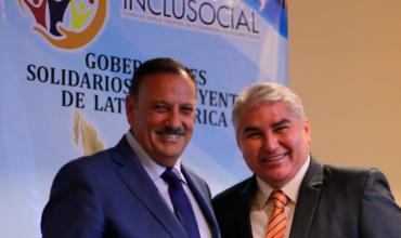 Ricardo Quintela se encuentra en Colombia y recibió un premio como "gobernador solidario e incluyente" 