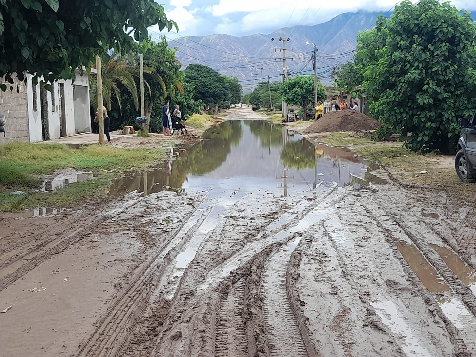Vecinos reclaman por el mal estado de las calles en el barrio Los Obreros