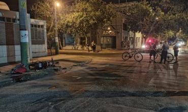 Joven motociclista fue hospitalizado luego de chocar contra un poste 