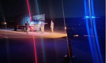 Demoraron a camionero que trasladaba 60 rieles de ferrocarril