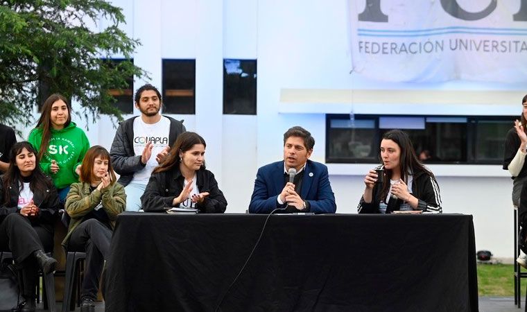 En silencio, Axel Kicillof espera por una charla con Cristina y le abre ...