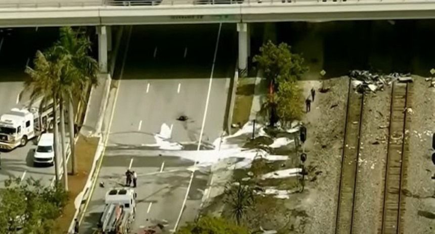 Horror en Estados Unidos: una avioneta se estrelló en una importante ...