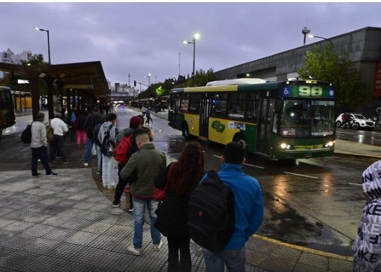 Paro de colectivos : fracasaron las últimas negociaciones y la UTA ...