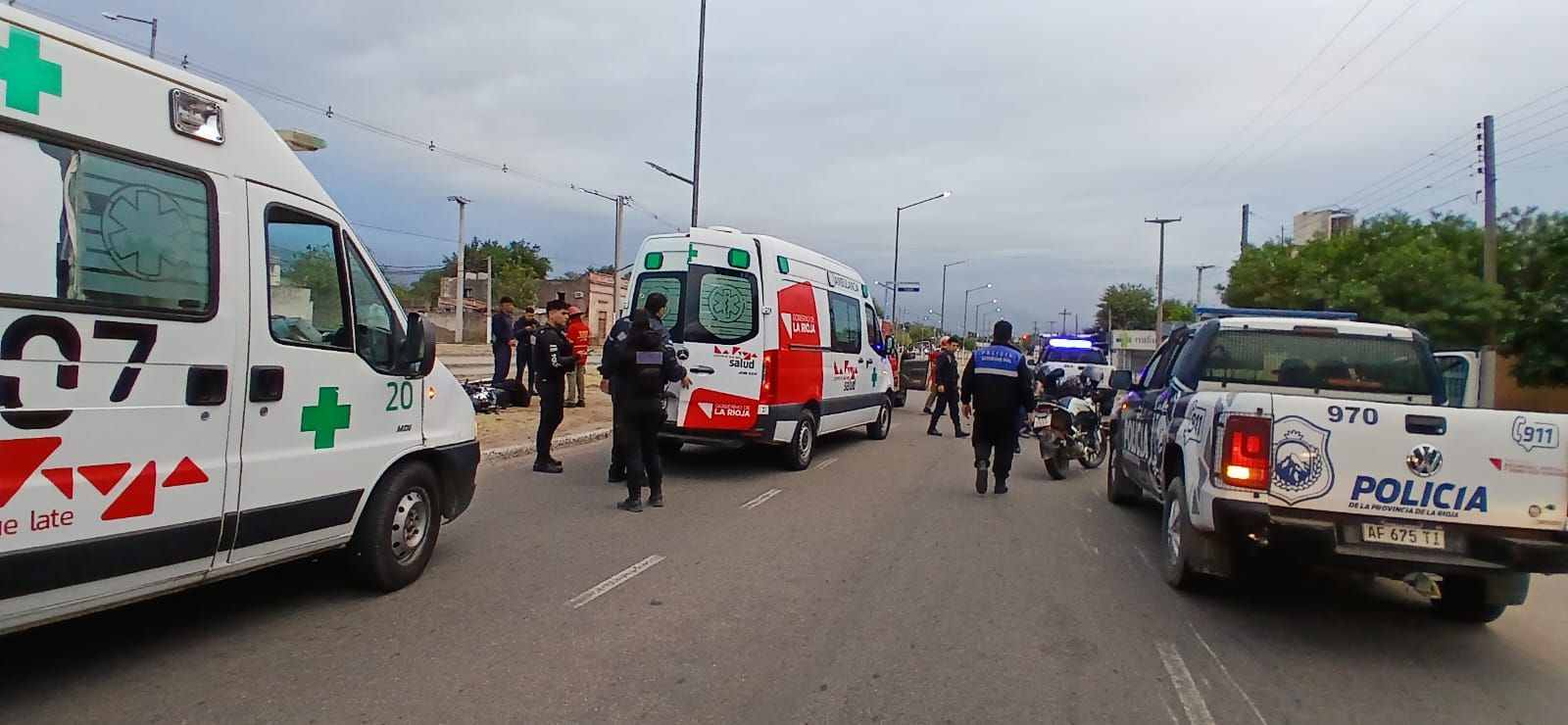 Dos motociclistas fueron trasladados al hospital tras un choque en ...