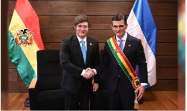 Milei fue ovacionado en el Congreso boliviano y acaparó la atención de los legisladores en la asunción de Paz