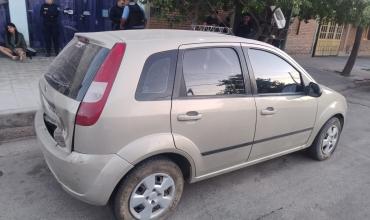 Joven alcoholizado chocó con su auto y provocó un accidente en el barrio 28 de Octubre