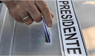 Elecciones presidenciales en Chile: con una amplia participación y sin incidentes, cierran las urnas y comienzan a contar los votos