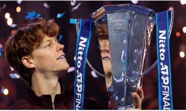 Jannik Sinner le ganó a Carlos Alcaraz en la final y se consagró bicampeón del ATP Finals