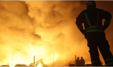 Un bolsón que “tiraba mucho vapor” y químicos que no debían mezclarse, las posibles causas del incendio en Ezeiza