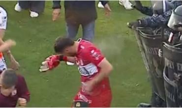 Violencia al final: piñas, patadas y represión con gas pimienta a los jugadores de Deportivo Morón