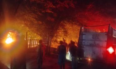 Se incendió un depósito en barrio Agrario y provocó daños materiales