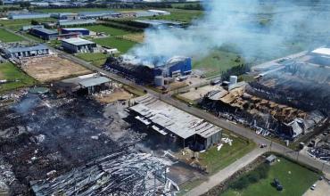 ¿Qué causó la explosión? Comenzó el peritaje en el Polígono Industrial de Ezeiza, donde todavía hay columnas de humo