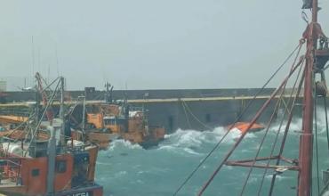 Por las intensas ráfagas de viento en la Patagonia, se hundieron tres barcos pesqueros en un puerto de Santa Cruz