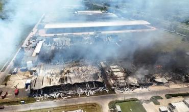 La fiscalía espera pruebas clave tras identificar la empresa donde se desató el incendio en Ezeiza