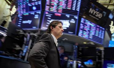 Cuánto tiene que bajar el riesgo país para que la Argentina vuelva a emitir deuda en el mercado internacional