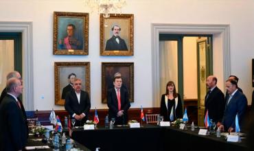 El «doble juego» de Zamora en el Congreso: divide su bloque para negociar con Milei y pone como condición el pago de la deuda a La Rioja