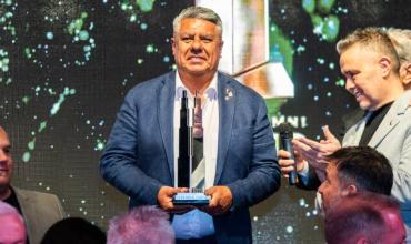 En medio de la polémica por el título a Rosario Central, la AFA le entregó un premio especial a Chiqui Tapia