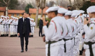 Francia: Macron anuncia un servicio militar voluntario de 10 meses