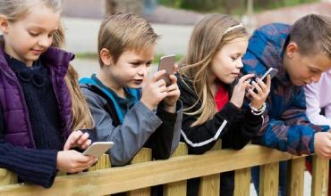 Obesidad y depresión infantil: qué impacto puede tener el uso de celulares antes de los 12 años