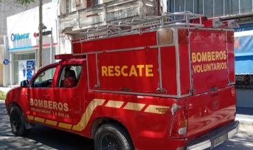 Una motociclista resultó lesionada tras chocar contra la puerta de un auto