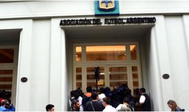 En medio de los allanamientos a la AFA y 18 clubes, el sorteo del fixture de la Liga Profesional 2026 se postergó por 24 horas