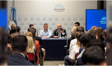 El bloque libertario recibió a Sturzenegger en Diputados y tomaron apunte sobre las reformas del Consejo de Mayo