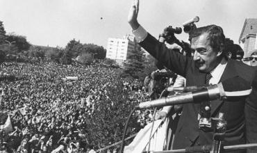 Raúl Galván recordó la asunción de Alfonsín: “El 10 de diciembre de 1983 clausuró la etapa más tenebrosa del país”