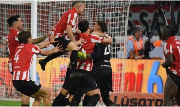 La indirecta en pleno festejo de Estudiantes para que Bielsa convoque a Fernando Muslera a la selección uruguaya