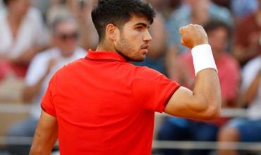 Carlos Alcaraz recibió el premio al Mejor Punto del Año por su globo entre las piernas en Montecarlo