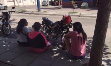 La Rioja: denuncian que una madre juntó el dinero para la cena de fin de año de un jardín de infantes y no pagó al salón: "le retuvimos la moto"