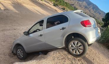 Sanagasta: un automovilista cayó al vacío en la defensa del río