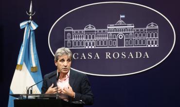 Luis Caputo les reclamó a los bancos que acepten desde hoy los dólares del colchón: “No rompan más”