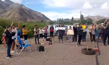 Vecinos de Chañarmuyo cortan el ingreso a la localidad reclamando por el mal estado del agua