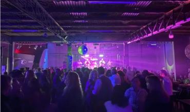 San Martín: un hombre de 74 años fue a bailar, se desmayó y murió en medio de la pista