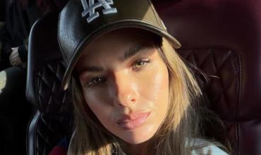 La China Suárez mostró el look que armó para hacer turismo en Estambul: saco de piel, cap y botas