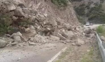 PELIGRO EN LA RUTA 75: DERRUMBE EN LA CUESTA DE HUACO OBLIGA A EXTREMAR PRECAUCIONES