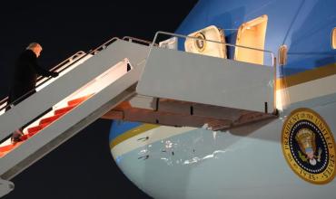 El avión presidencial que llevaba a Trump a Davos tuvo que regresar a Estados Unidos por una falla eléctrica