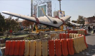 El régimen de Irán eleva la tensión ante la cercanía de la flota de EEUU: sumó drones y prometió una respuesta “aplastante”