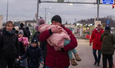 Continúa el éxodo ucraniano ante el avance de las tropas de Putin en Zaporizhzhia: “Se trata de proteger a los niños”