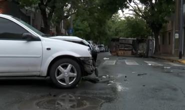 Cinco heridos tras un violento choque y vuelco en el barrio porteño de Saavedra