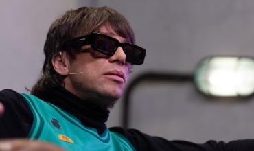 El insólito regreso de Joaquín Levinton a los escenarios tras recuperarse de un infarto: llegó en ambulancia y entró en camilla