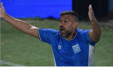 Alicio Dagatti estalló tras la goleada: “La camiseta de Estudiantes de Río Cuarto no se negocia”