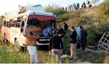 Pakistán: Colisión entre autobús y tráiler deja 11 muertos y 10 heridos