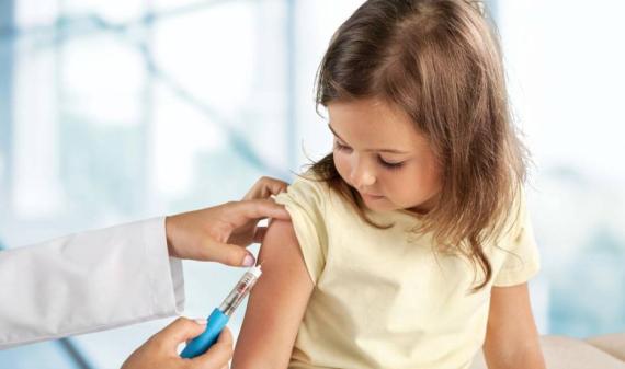 Silvia De Donatis, jefa de Inmunizaciones: “Todos los chicos nacidos en 2021 y 2015 deben vacunarse antes del inicio de clases”