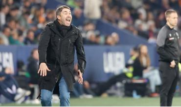 En medio del interés de River por Coudet, el Alavés perdió y quedó cerca de la zona de descenso en España