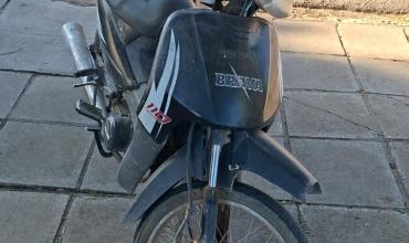 Un motociclista de 73 años cayó en pleno centro de Chepes y dio positivo en alcoholemia