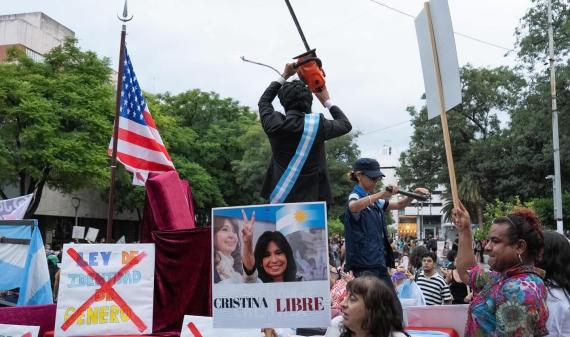 La Plaza 25 de Mayo fue escenario de una marcha por el Día Internacional de la Mujer